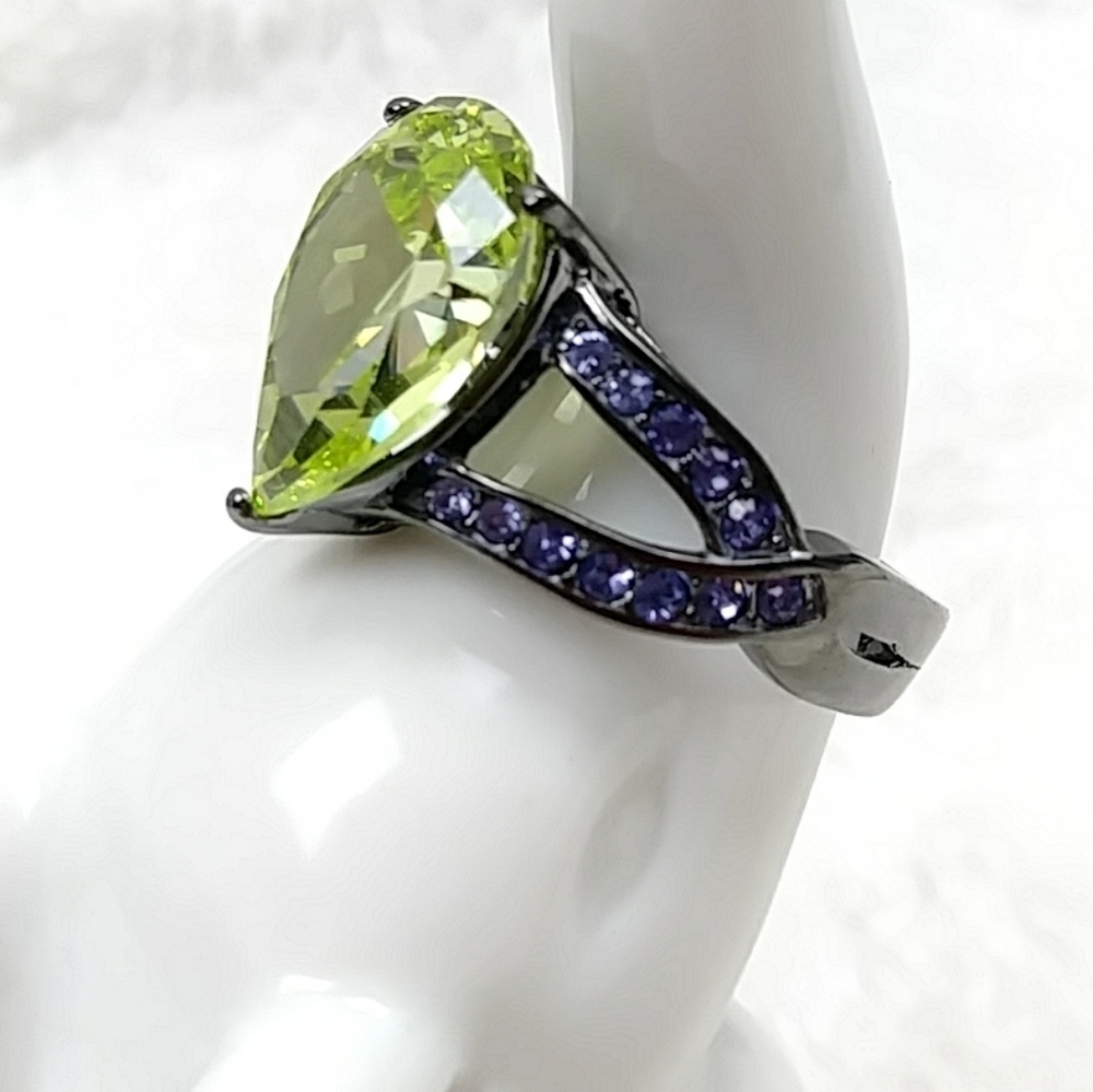 Gothic Cocktail Ring Nickel Free Teardrop Peridot Color Bold Rhinestone Shiny - Picture 6 of 15